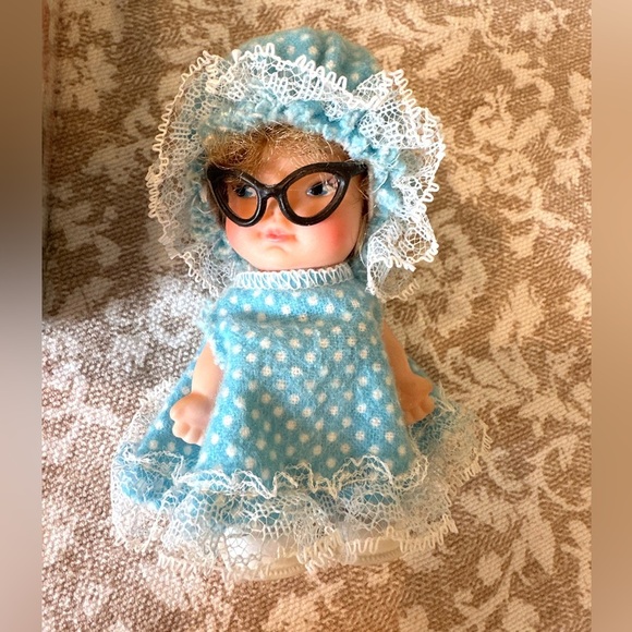 Vintage 1966 Mini Doll ‘Tiny Tots’ Pocket Size with original box 
By Uneeda - Picture 11 of 16